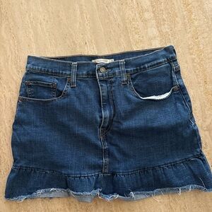 Levi’s A-line style Mile high ruffle Jean skirt